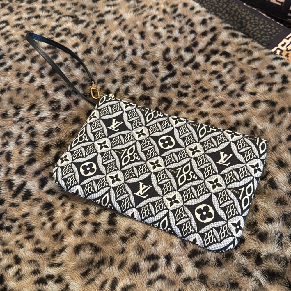 Authentic Louis Vuitton Black and White 1854 Rare Wristlet